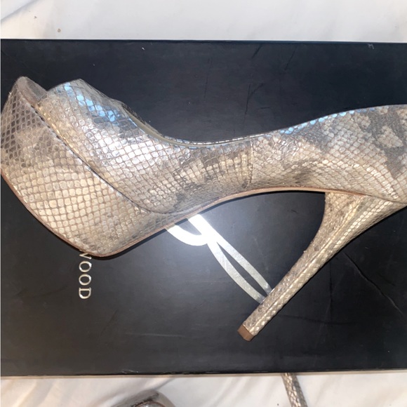 B Brian Atwood Babola Platform Silver Beige Snakeskin Pump 9.5 10 - Picture 1 of 6